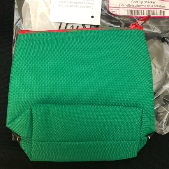 💕SOLD💕 3/$30 Thirty One Cool Zip SnackerElf Suit - Picture 3 of 4